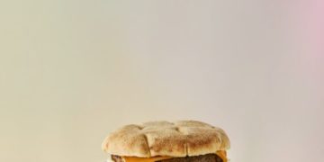 スターバックス・カナダが代替肉を使ったメニューを展開